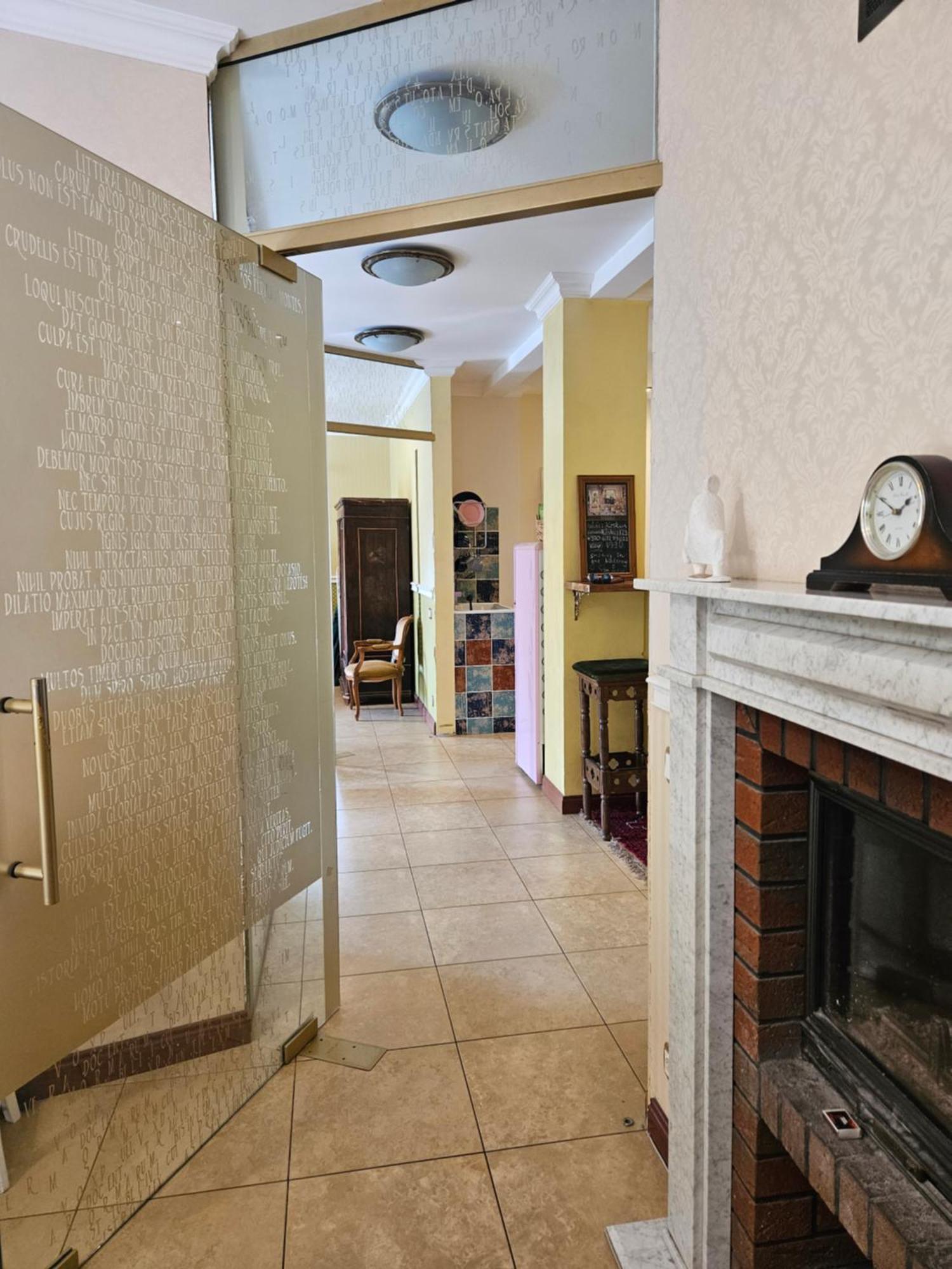 Barrister'S Apartments With Fireplace Šiauliai Buitenkant foto
